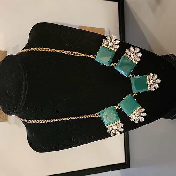 J. Crew Green & Clear Chunky Statement Gold Tone Necklace Fashion Costume GUC - Picture 2 of 16